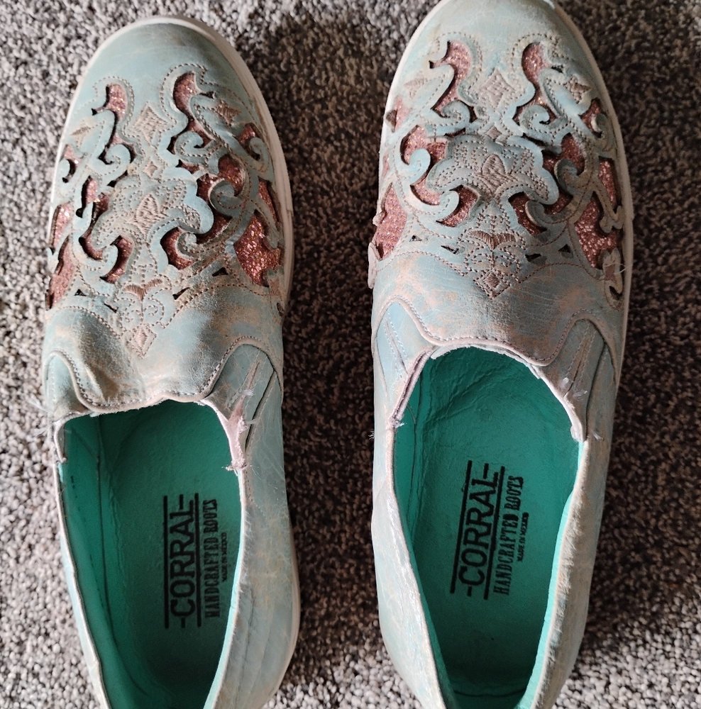 Corral Women's Blue and Rose Gold Embroidered Shoes